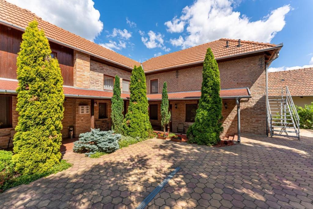 Varazsko Apartman Дьюла Экстерьер фото