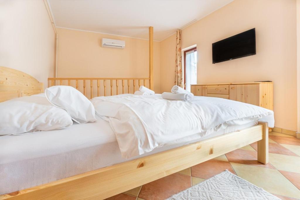 Varazsko Apartman Дьюла Экстерьер фото